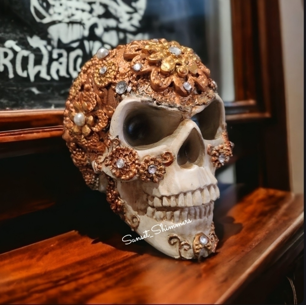 Large SKULL HEAD FIGURE PEARLS GEMSTONES STEAMPUNK HALLOWEEN TABLETOP DECOR NEW